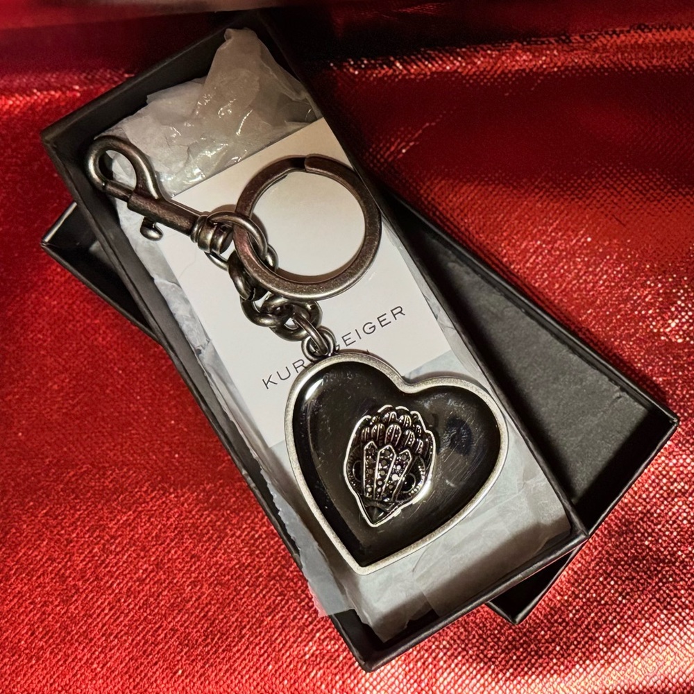 Kurt Geiger Enamel Heart Keyring -EUC - Picture 5 of 5